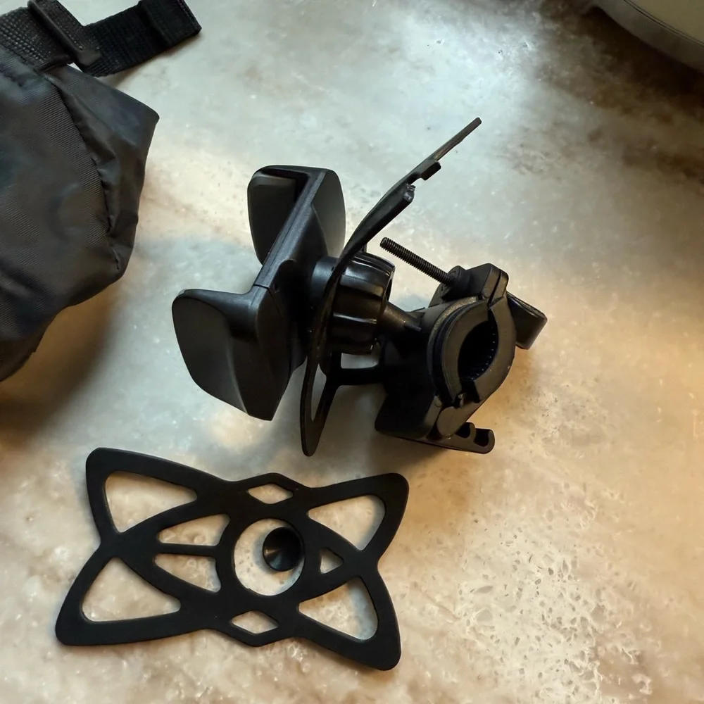 Black Phone Mount